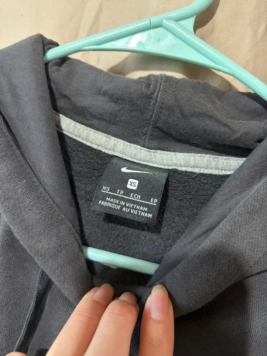 Nike sweatshirt - Picture 2 of 2